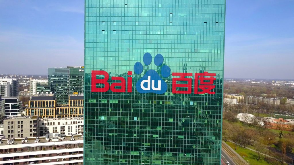 Der chinesische Technologieriese Baidu lanciert eigene digitale Währung Baidu Logo auf Gebäude