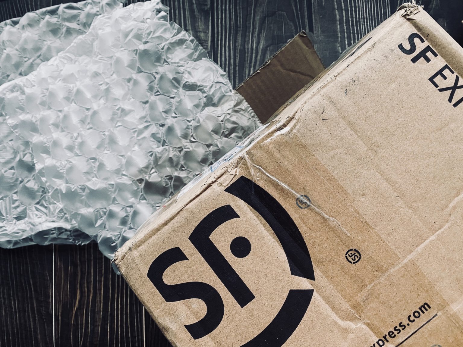 Chinesischer Kurierdienst beschäftigt sich während Pandemie mit Blockchain Kurierdienst