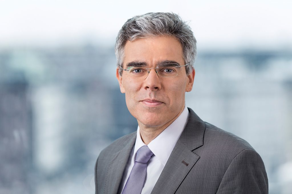 Dr. Cyrus de la Rubia über Geldpolitik, Handelskriege und digitale Währungen Dr. Cyrus de la Rubia zu Geldpolitik und Wirtschaft