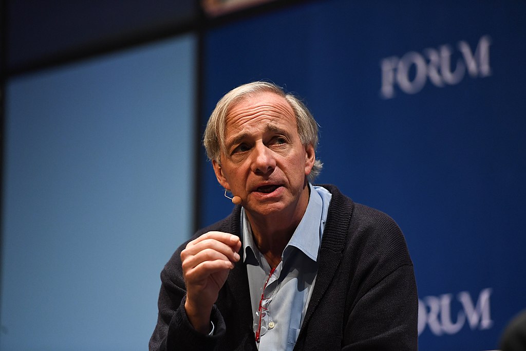 Hedgefonds-Manager Ray Dalio beschäftigt sich erneut mit Bitcoin Ray Dalio Wikimedia Commons