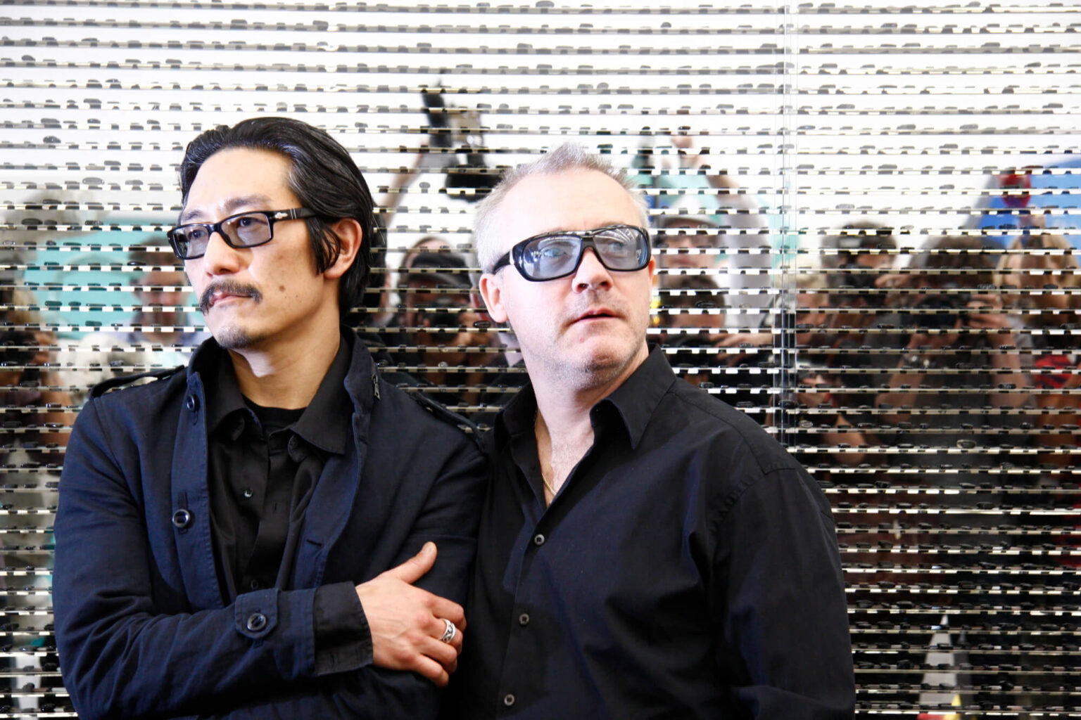 Damien Hirst verbrennt tausende physische Bilder als Teil seines NFT-Projekts Damien Hirst verbrennt tausende physische Bilder als Teil seines NFT-Projekts