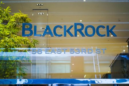 BlackRock-CEO Larry Fink sieht Bitcoin-Rallye als „Flucht in Qualität“ BlackRock-CEO Larry Fink sieht Bitcoin-Rallye als "Flucht zur Qualität"
